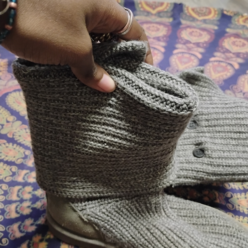 SOLD-UGG Boots 🩶 - Picture 5 of 7